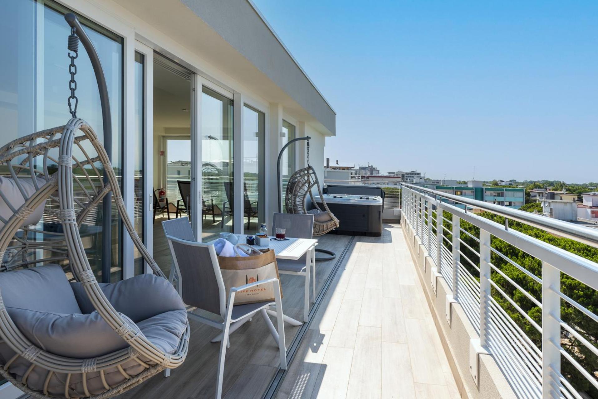 Life Hotel 4*