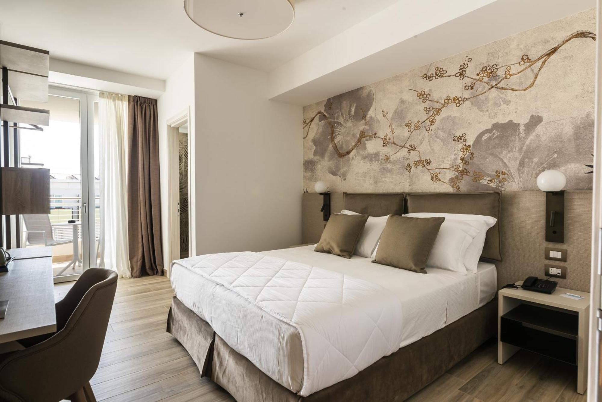 Life Hotel 4*